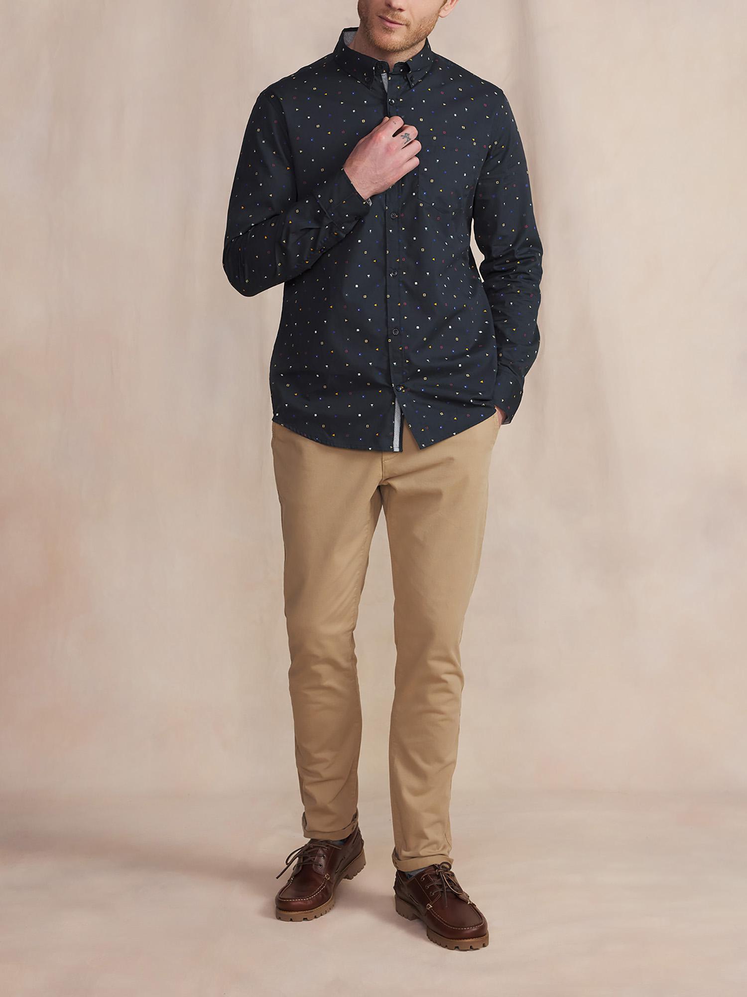 Tenue: Chemise à Manches Longues Blanche, Jean Bleu Marine, Bottes De Loisirs Marron