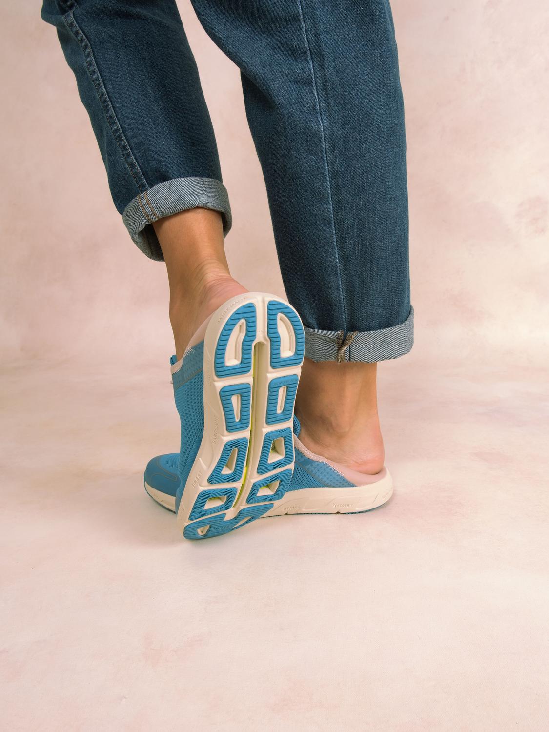 Chaussure femme avec évacuation de l'eau bleuet et blush SAWALI